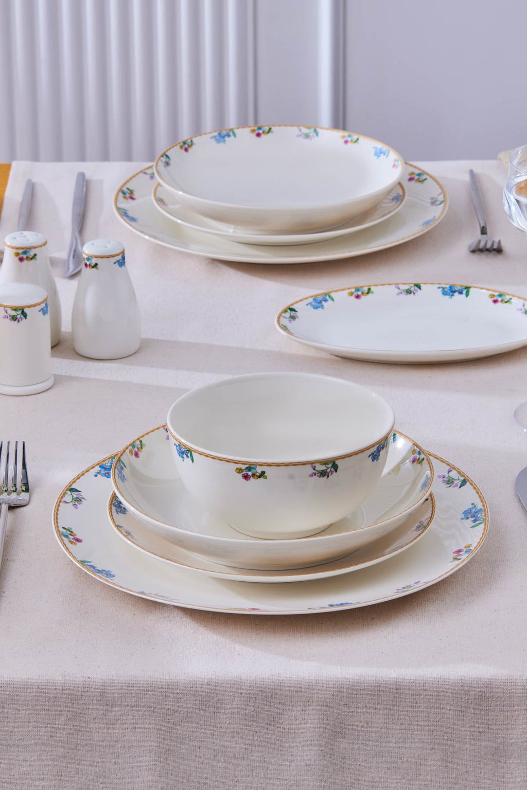 Karaca New Brillo 53-pièces service de table pour 12 personnes