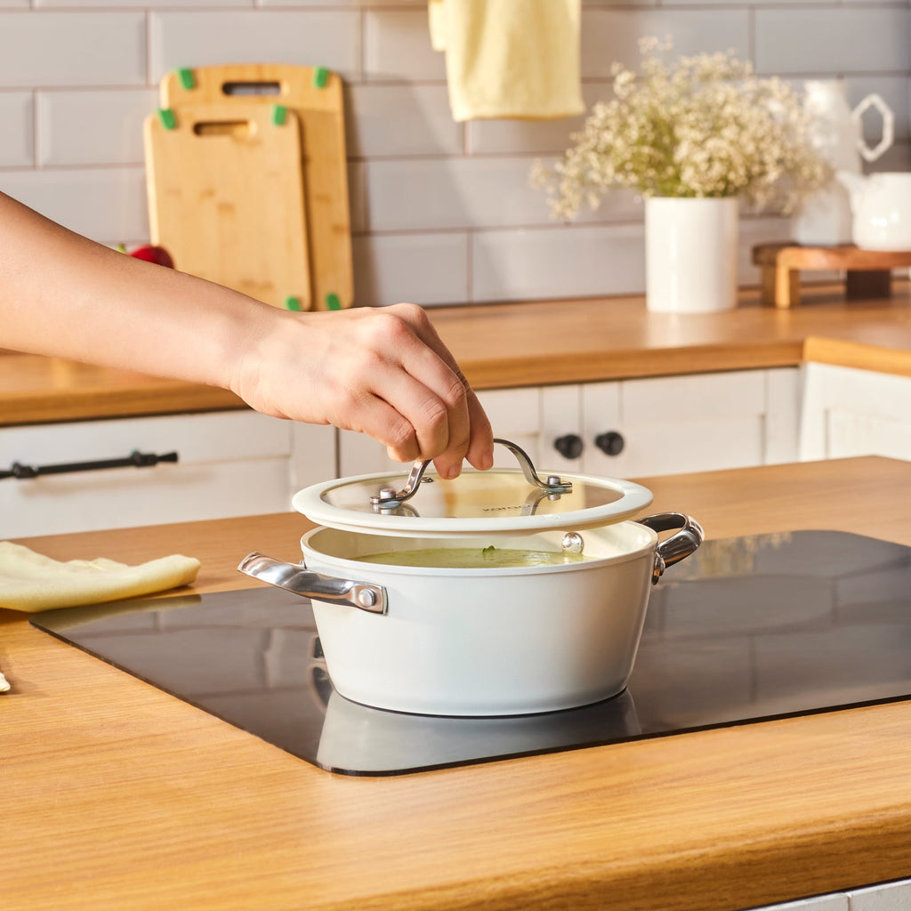 Karaca Swiss Crystal Almond Cream – Casserole avec poignée en acier inoxydable 18 cm