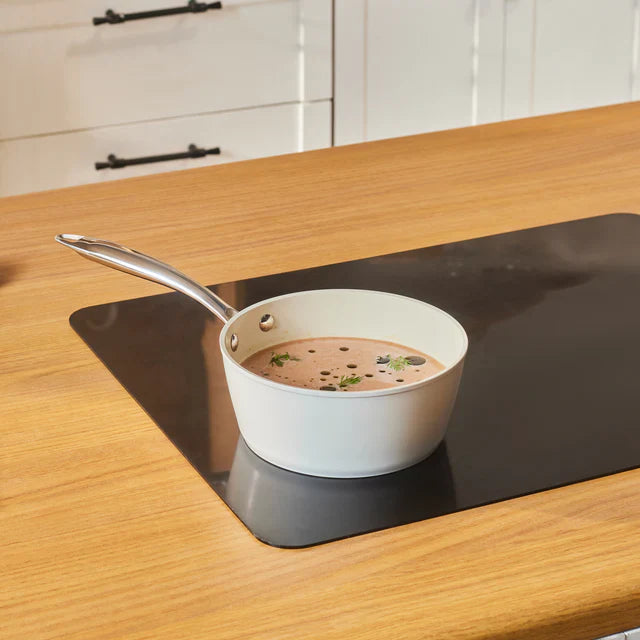 Casserole à Sauce Karaca Swiss Crystal Almond Cream avec Manche en Acier Inoxydable – 18 cm