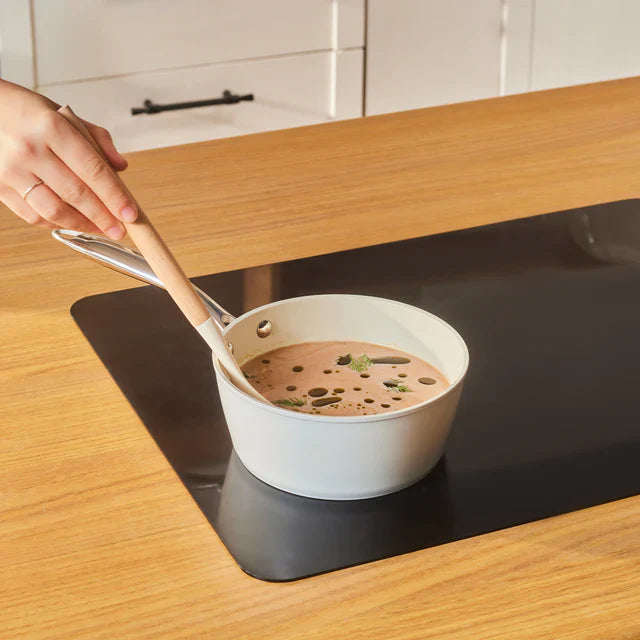 Casserole à Sauce Karaca Swiss Crystal Almond Cream avec Manche en Acier Inoxydable – 18 cm