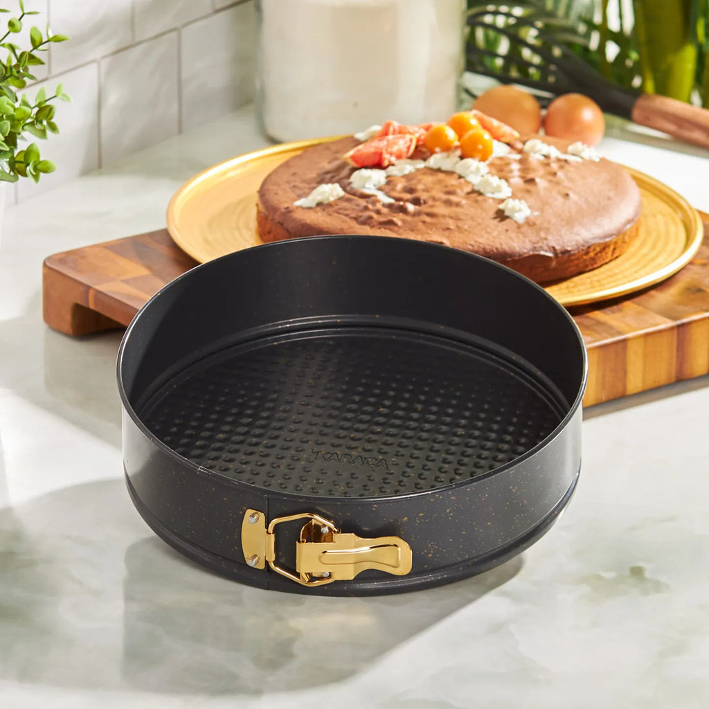 Moule à charnière Karaca, 26 cm, noir et doré