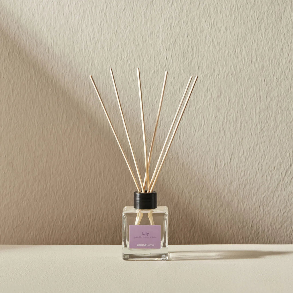 Diffuseur de parfum à bâtonnets Karaca Home Lily, 100 ml