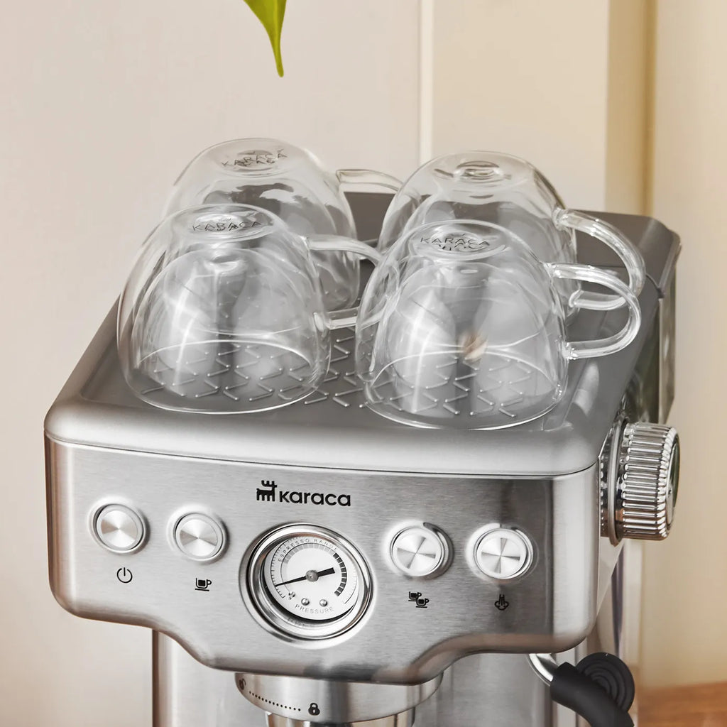 Machine à Café Karaca Coffee Art 1353 pour Espresso, Latte, Cappuccino, Americano avec Mousseur à Lait, 20 Bars de Pression, 1,8L Inox